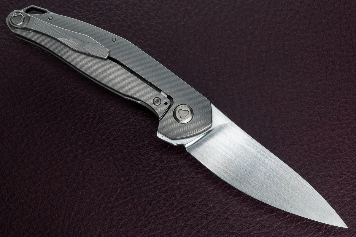 Open — blade right