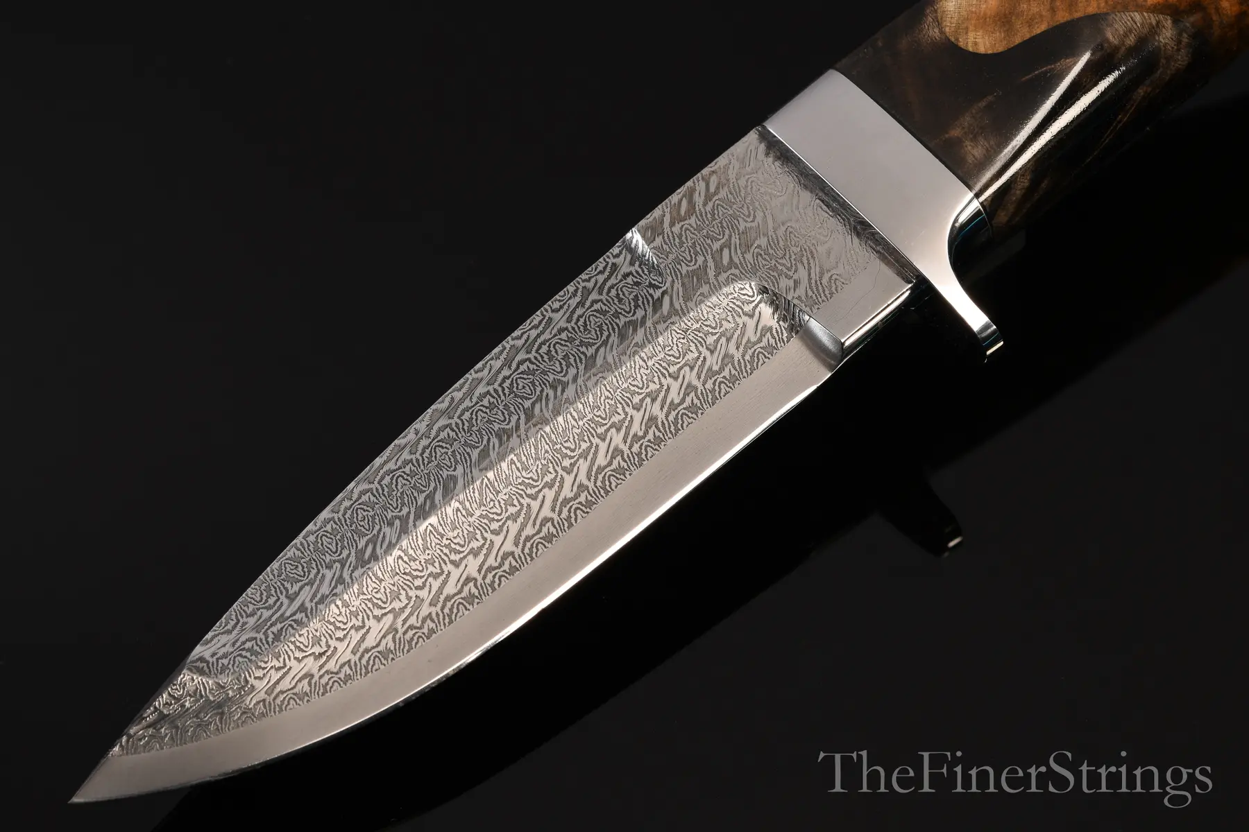 Bennica Hunter blade detail