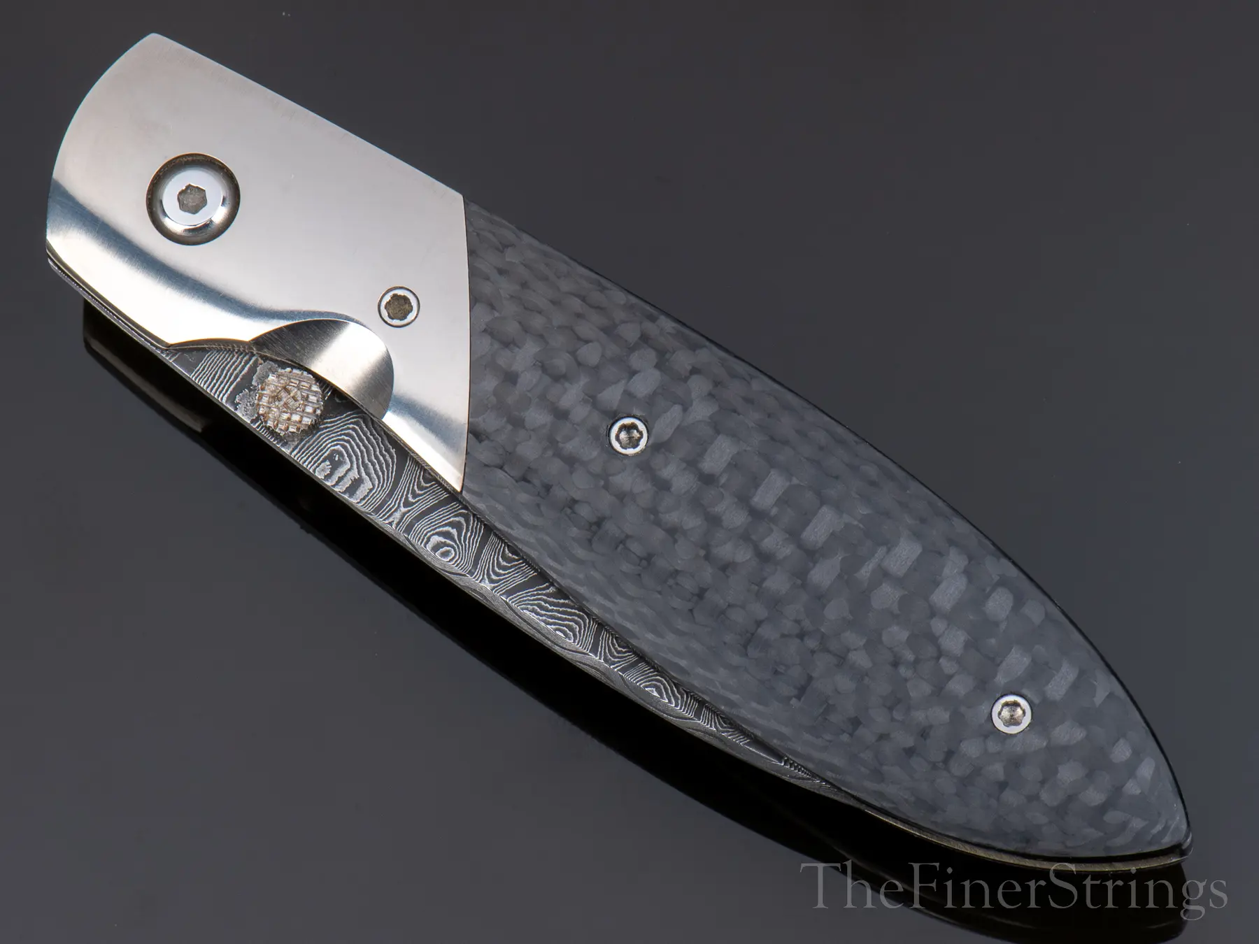 Closed — CF handle, bolster, exposed blade