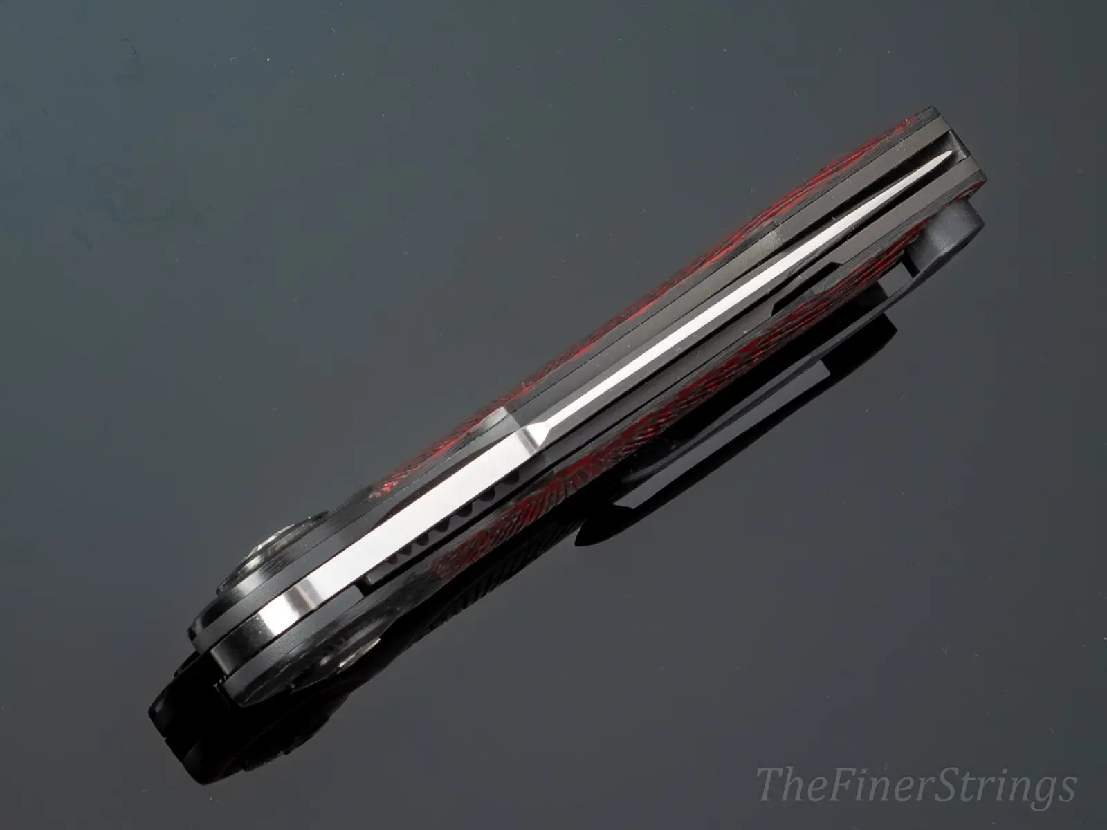Spine — blade edge and red carbon profile