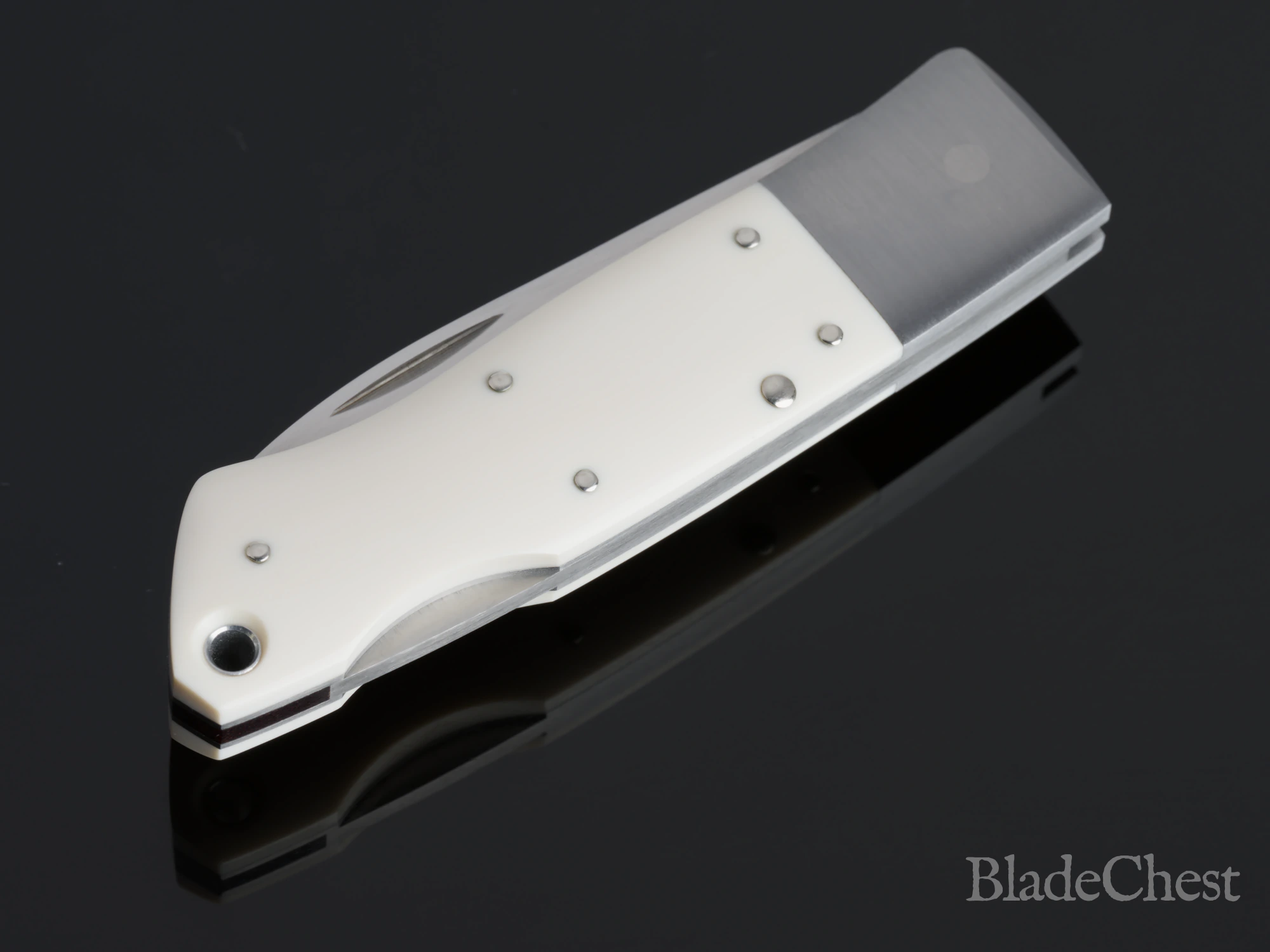 Jess Horn mammoth ivory lockback &mdash; closed, reverse
