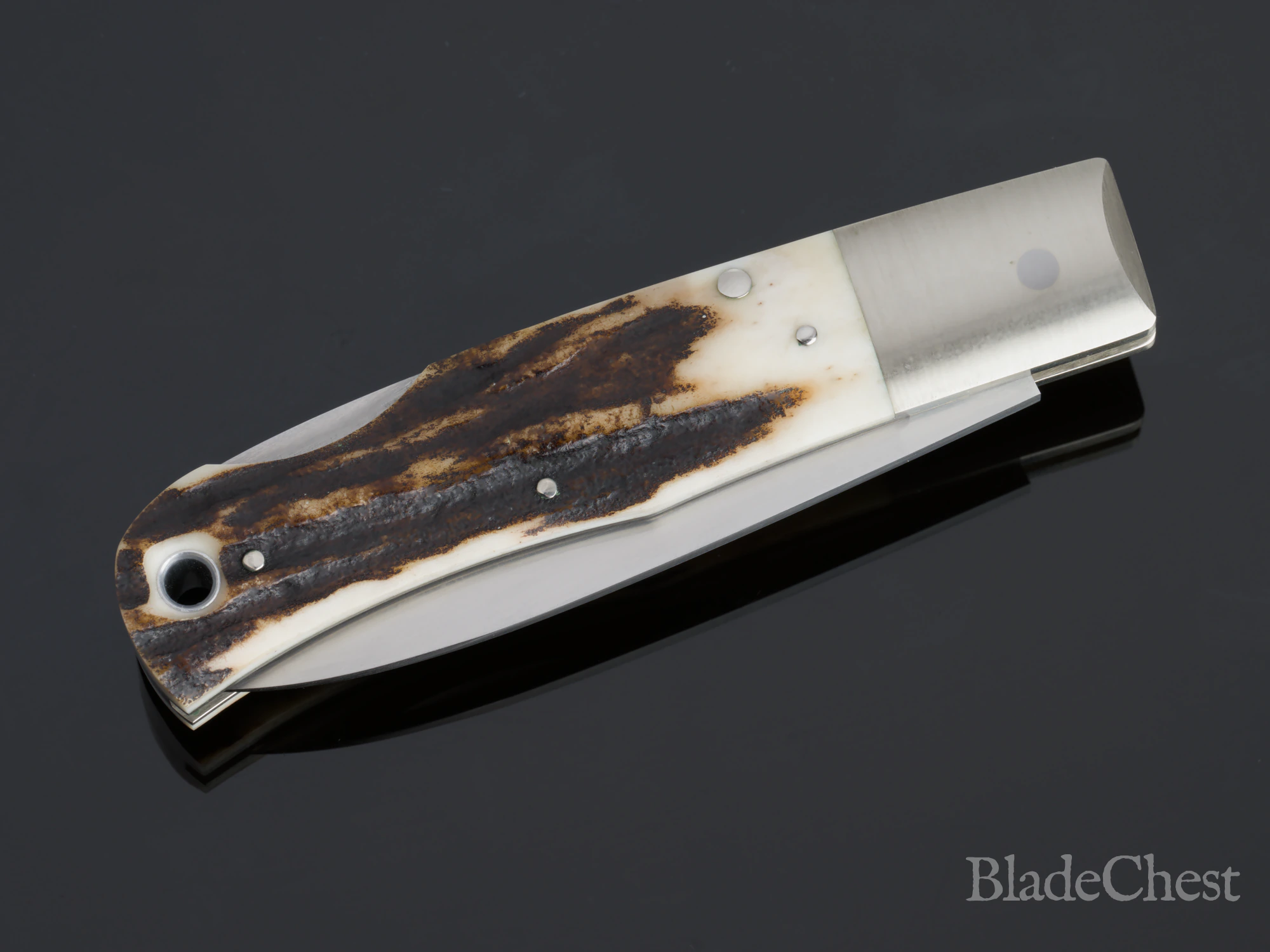 Jess Horn stag folder &mdash; closed profile, bolster and stag