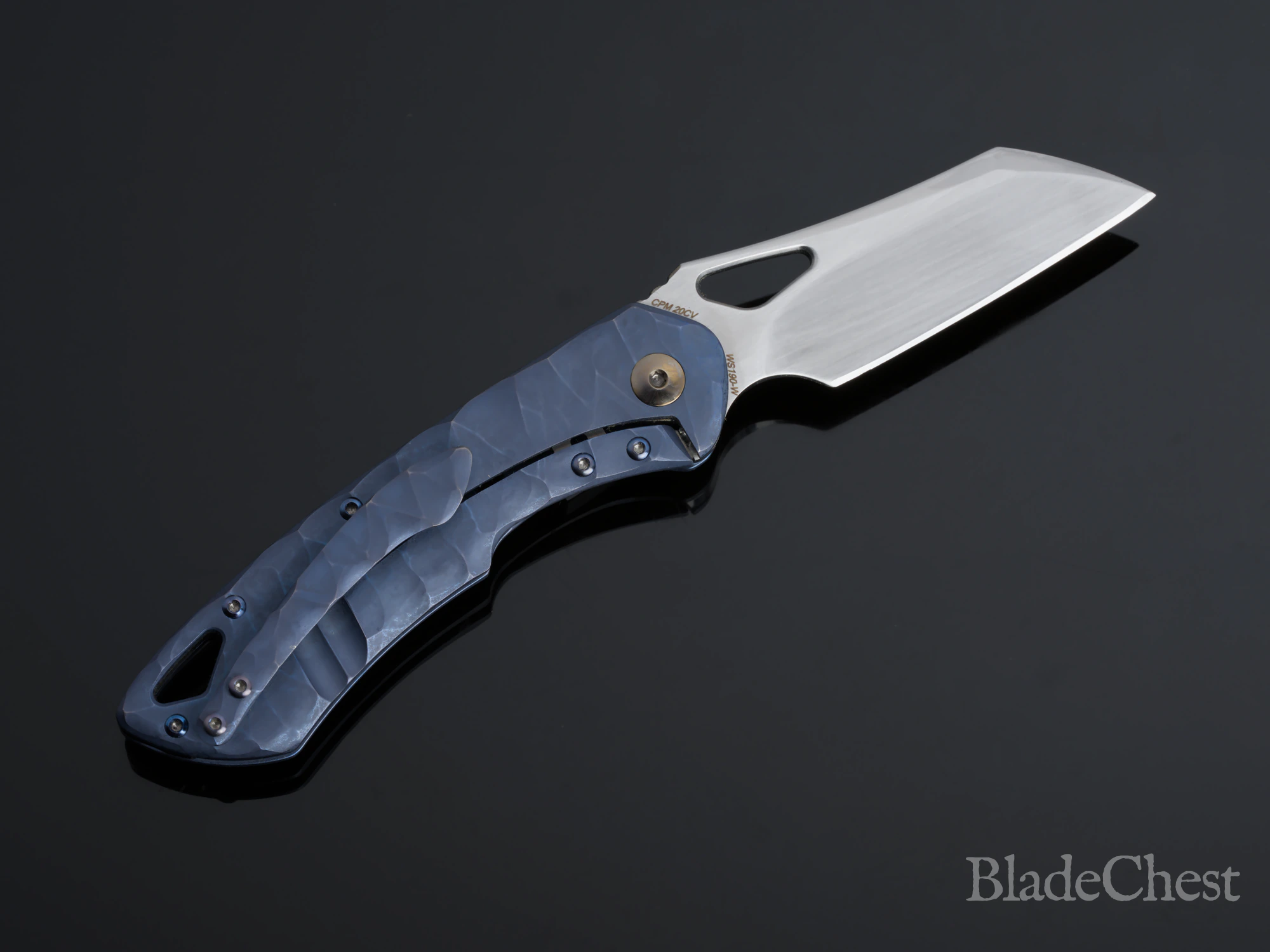 Olamic Whippersnapper &mdash; open, three-quarter view