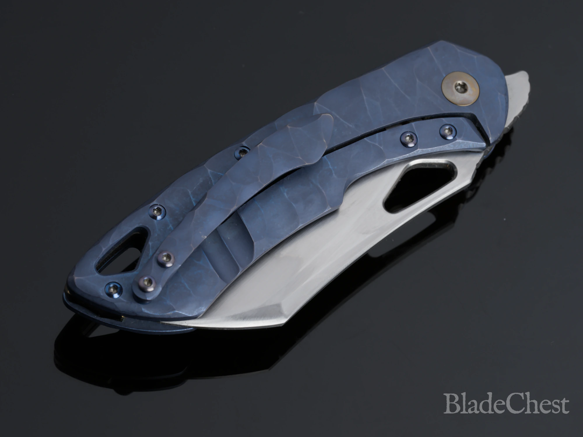 Olamic Whippersnapper &mdash; closed, blue anodized titanium
