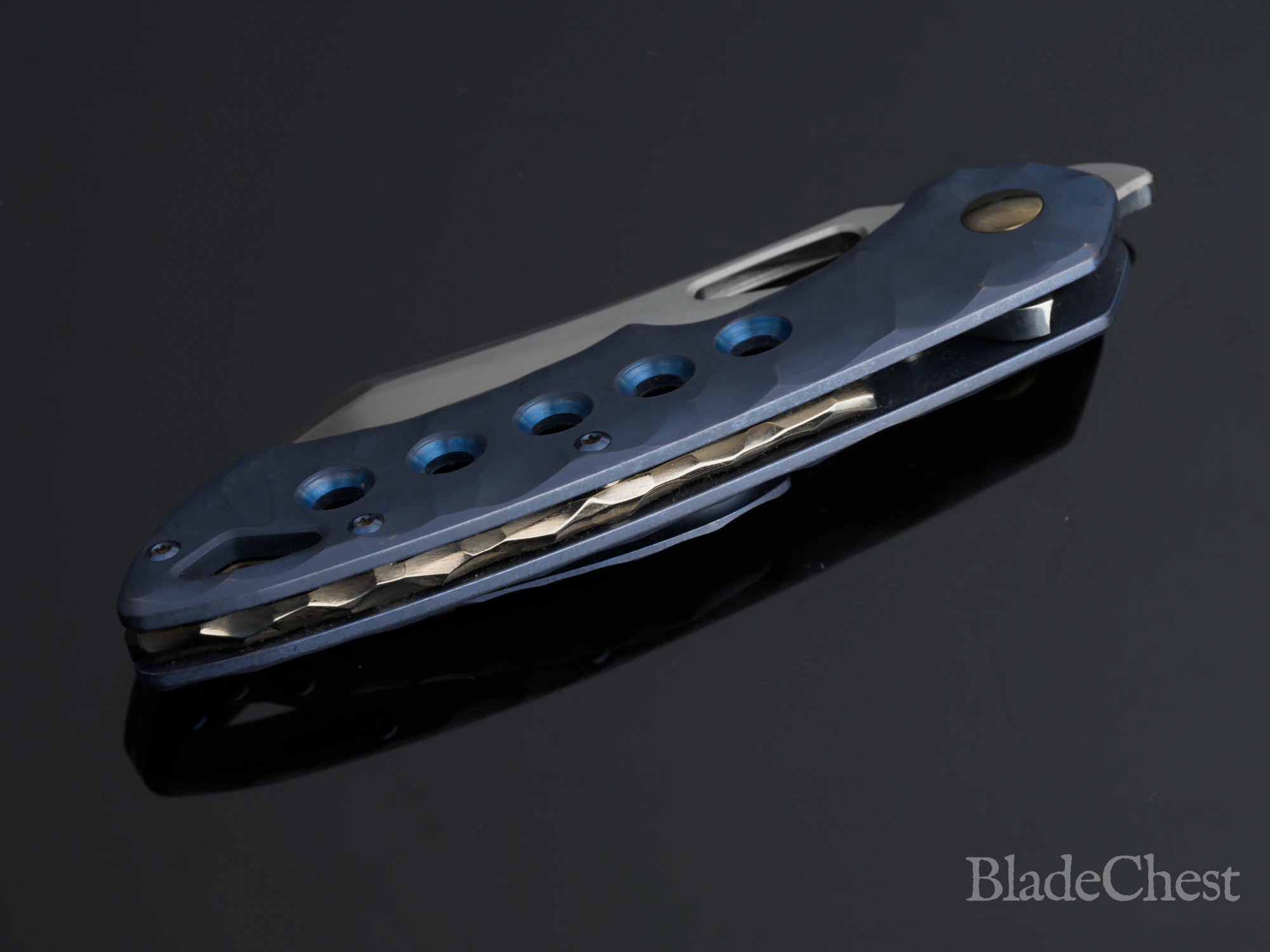 Olamic Whippersnapper &mdash; spine, bronze pivot and blue hardware