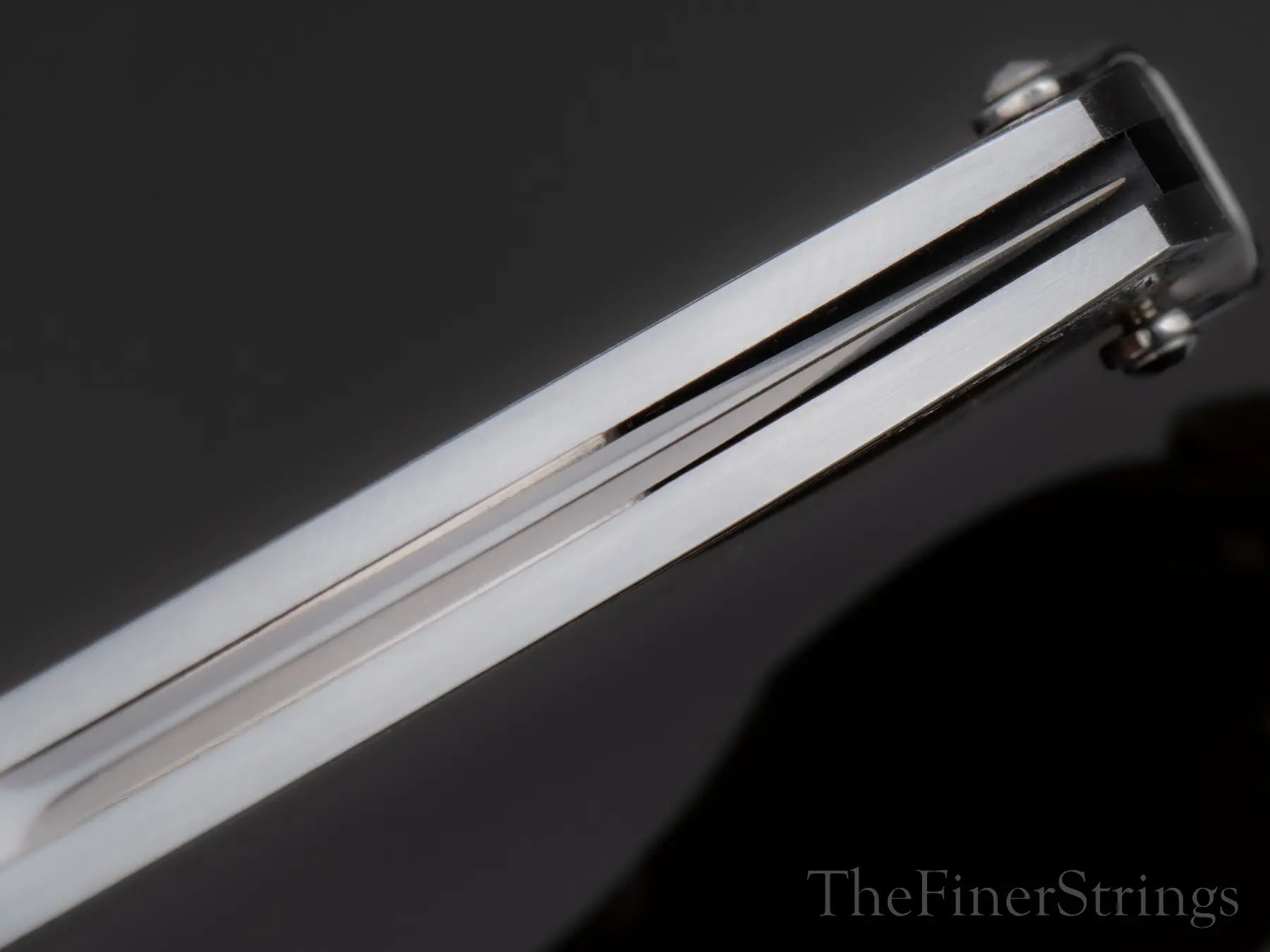 Blade spine macro