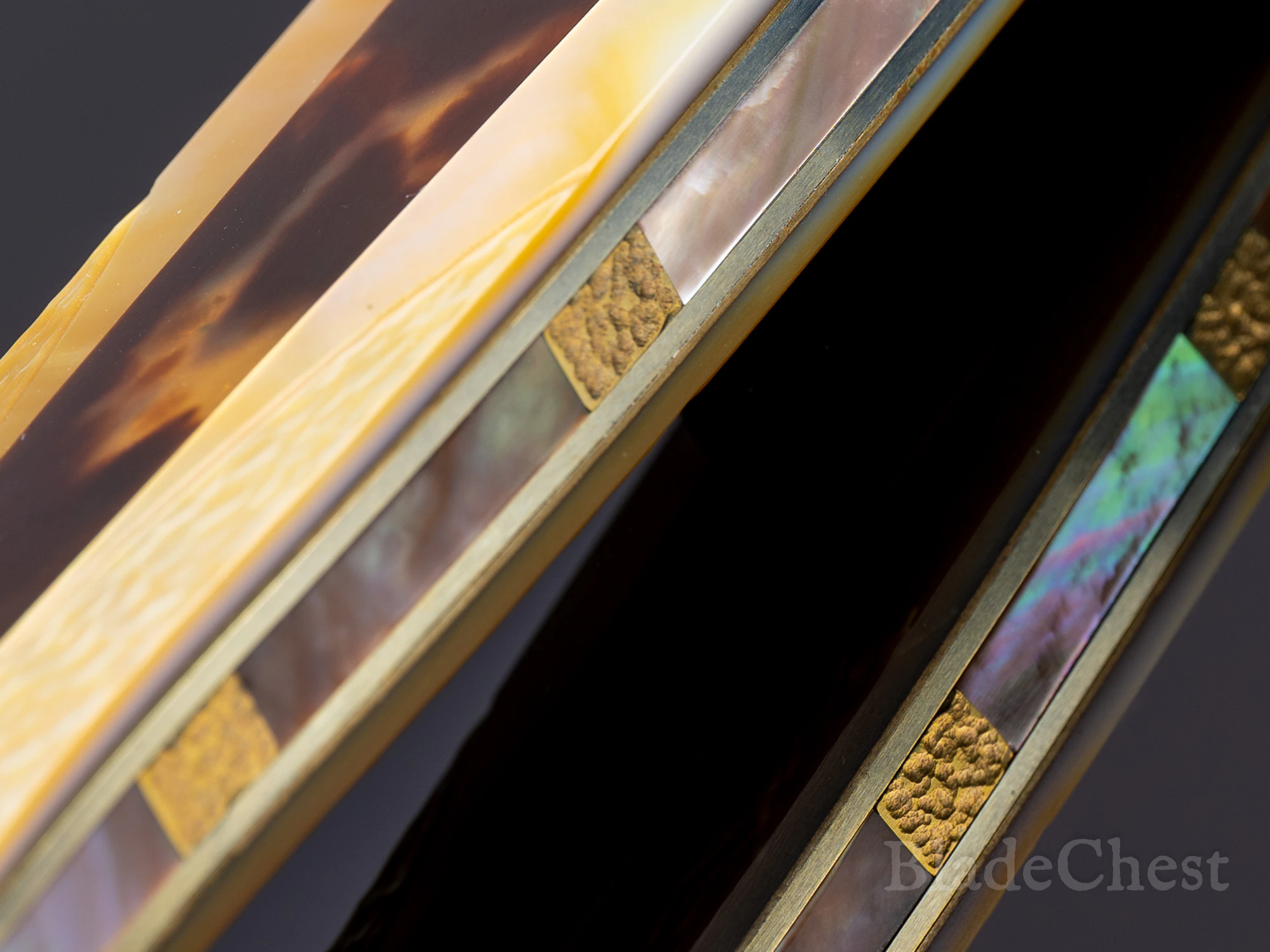 W.D. Pease folder &mdash; back strap pearl, gold and abalone inlay macro